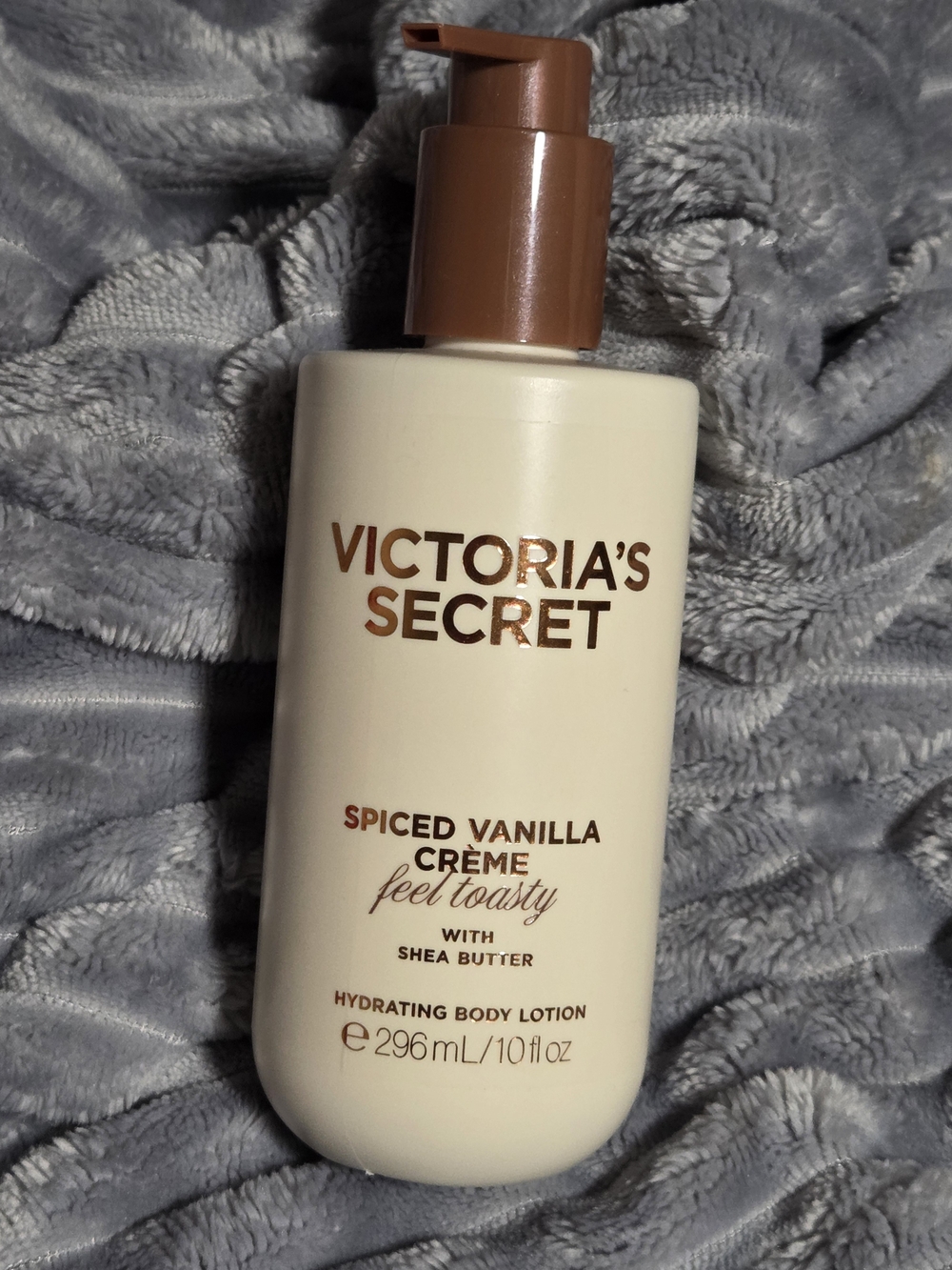 Victoria's Secret Spiced Vanilla Crème Hydrating Body Lotion - Cream & Brown